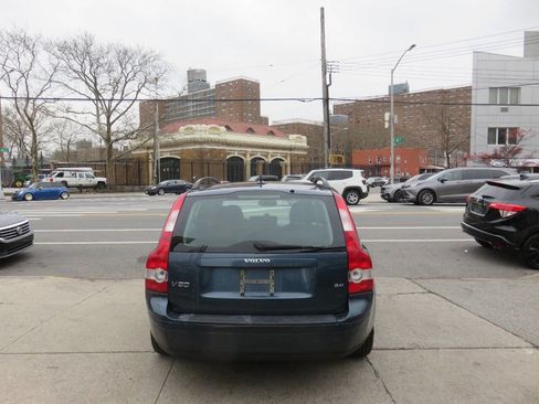Used 2005 Volvo V50 2.4i image 8