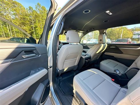 New 2025 GMC Acadia Elevation w/ Elevation Premium Package image 17