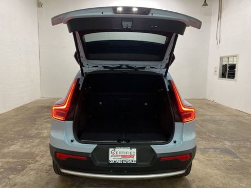 Used 2025 Volvo XC40 B5 Plus image 7