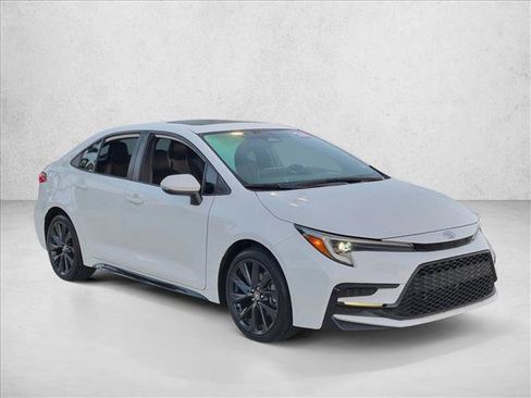 Used 2024 Toyota Corolla XSE FWD image 3