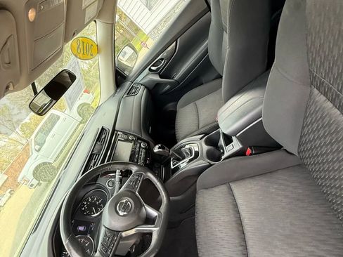 Used 2018 Nissan Rogue SV image 13