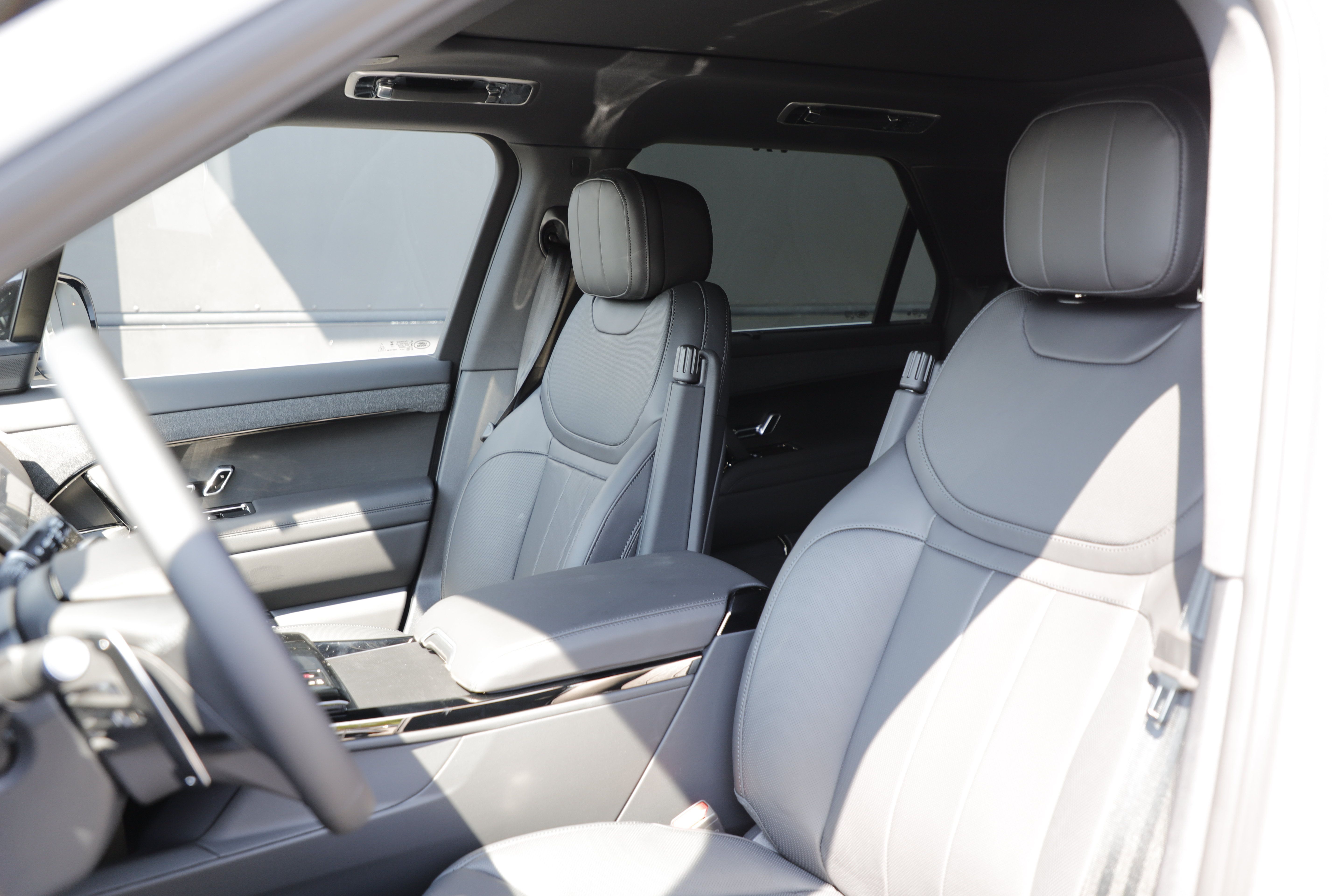New 2026 Land Rover Range Rover Sport Dynamic SE AWD/4WD image 17
