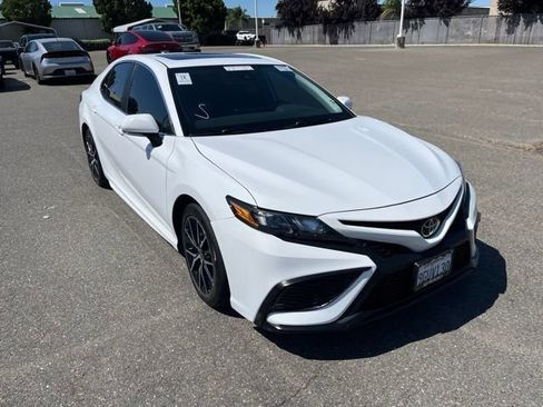 Used 2023 Toyota Camry SE w/ Audio Upgrade Package FWD image 3