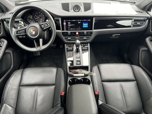 Certified 2025 Porsche Macan image 17