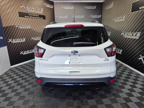 Used 2017 Ford Escape SE w/ SE Sport Appearance Package image 14