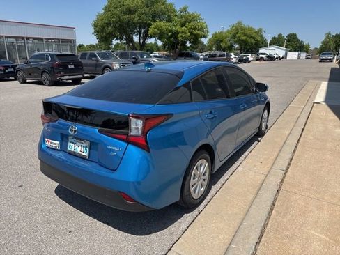 Used 2022 Toyota Prius L Eco FWD image 3