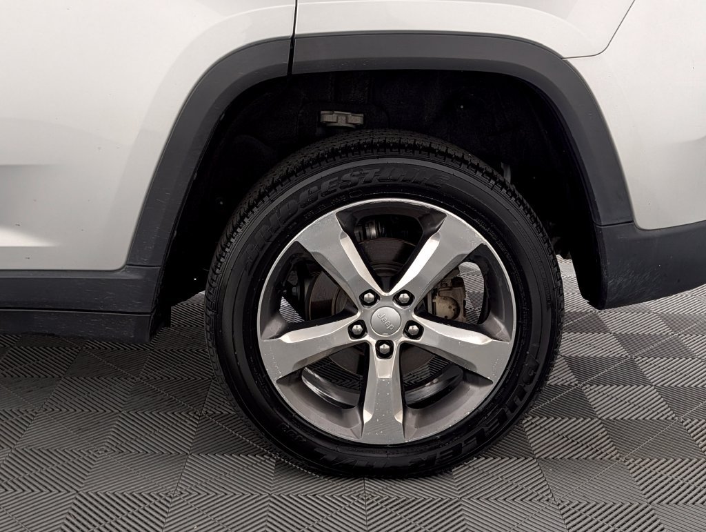 Used 2022 Jeep Grand Cherokee Limited w/ Luxury Tech Group II RWD image 14