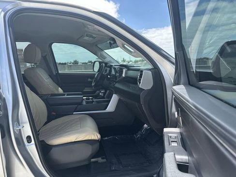 Used 2022 Toyota Tundra SR5 w/ SR5 Convenience Package AWD/4WD image 29