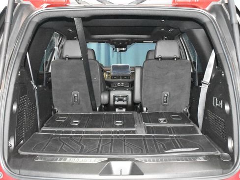 Used 2023 Chevrolet Tahoe High Country w/ Premium Package 2 AWD/4WD image 28