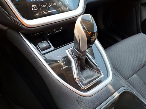 Used 2020 Subaru Outback Premium image 11