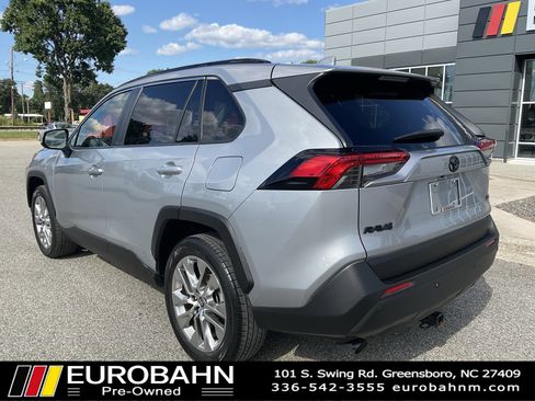 Used 2021 Toyota RAV4 XLE Premium image 3