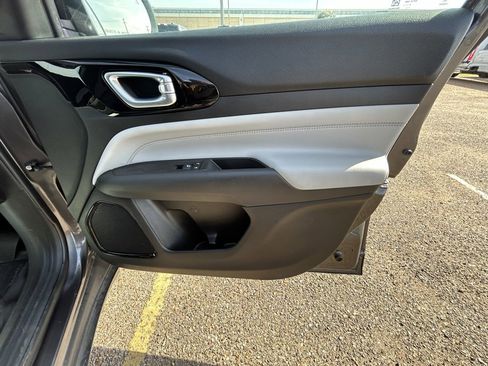 Used 2022 Jeep Compass Limited image 22