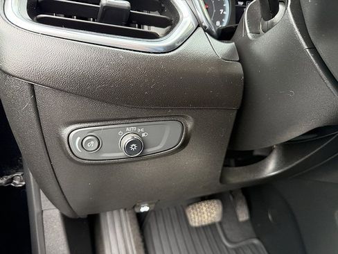 Used 2020 Chevrolet Equinox LS w/ LS Convenience Package FWD image 19