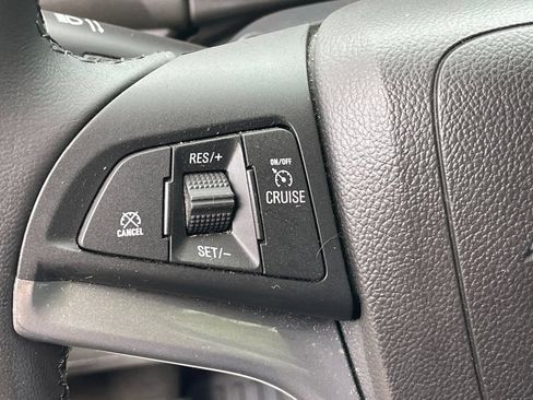 Used 2021 Chevrolet Trax LT w/ LT Convenience Package AWD/4WD image 31