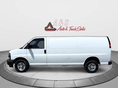 Used 2023 Chevrolet Express 3500 Extended w/ Driver Convenience Package RWD image 5