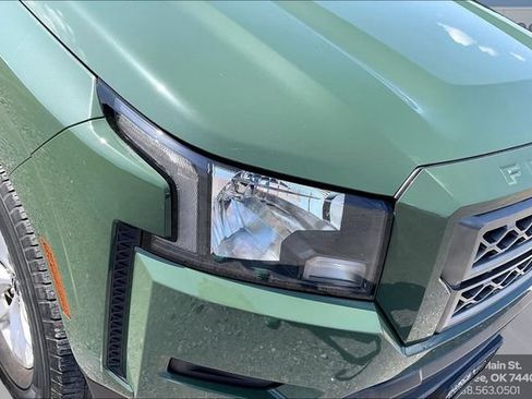 Used 2024 Nissan Frontier SV w/ Technology Package RWD image 30