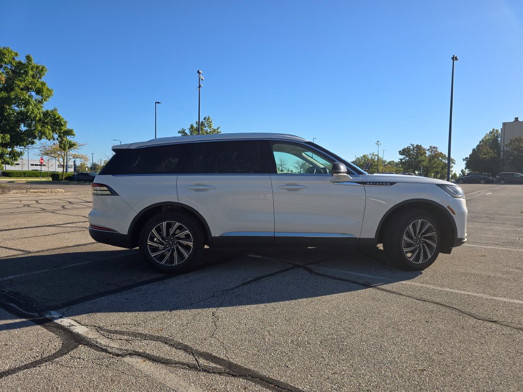 Used 2026 Lincoln Aviator AWD image 16