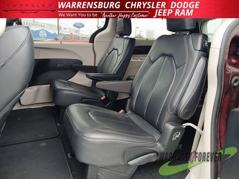 Used 2020 Chrysler Pacifica Touring-L FWD image 13