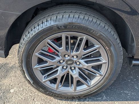 Used 2025 Ford Expedition Platinum w/ Stealth Performance Package image 27