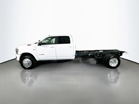 New 2026 RAM 5500 4x4 Crew Cab w/ Laramie Trim Package image 4