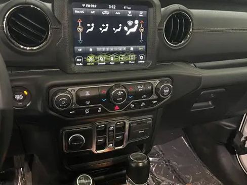 Used 2023 Jeep Gladiator Sport AWD/4WD image 7