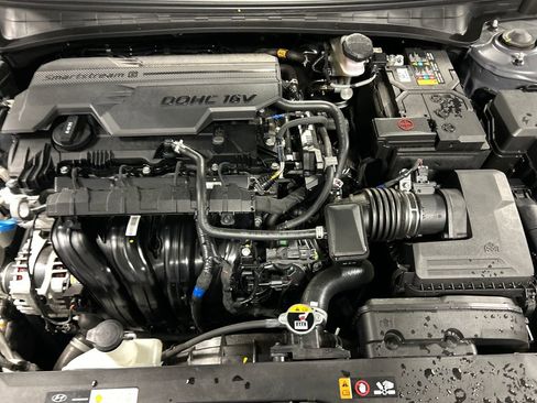 Used 2025 Hyundai Elantra SE image 23