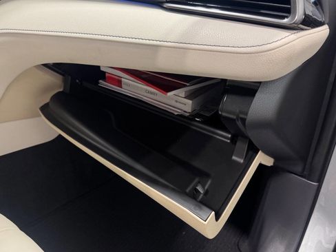 Used 2022 Toyota Camry XLE image 18