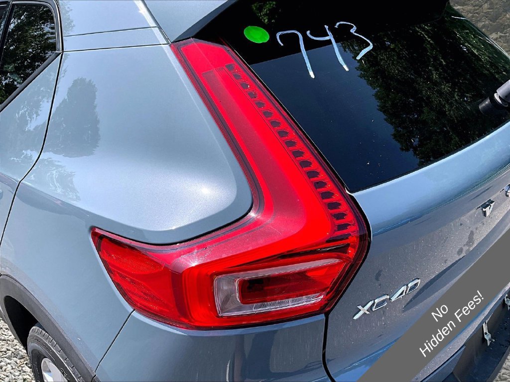 Used 2021 Volvo XC40 T4 Momentum FWD image 26