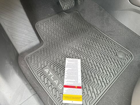 Used 2025 Volkswagen Atlas SE image 9