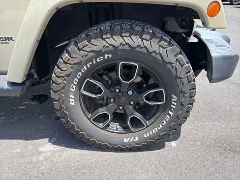 Used 2018 Jeep Wrangler Unlimited Sahara AWD/4WD image 8