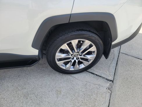 Used 2021 Toyota RAV4 XLE Premium FWD image 23
