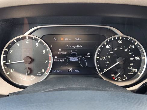 Used 2022 Nissan Titan SV RWD image 18