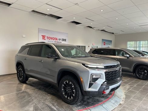 Used 2025 Chevrolet Traverse Z71 w/ Driver Confidence Package image 1