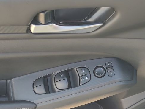 Used 2025 Nissan Altima 2.5 SV image 24