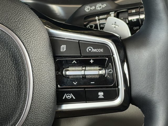 Used 2023 Kia Sorento SX AWD/4WD image 16
