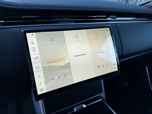 New 2025 Land Rover Range Rover SE image 12