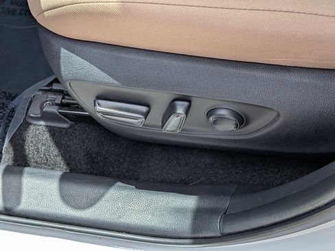 Used 2021 Toyota RAV4 XLE w/ Convenience Package FWD image 22