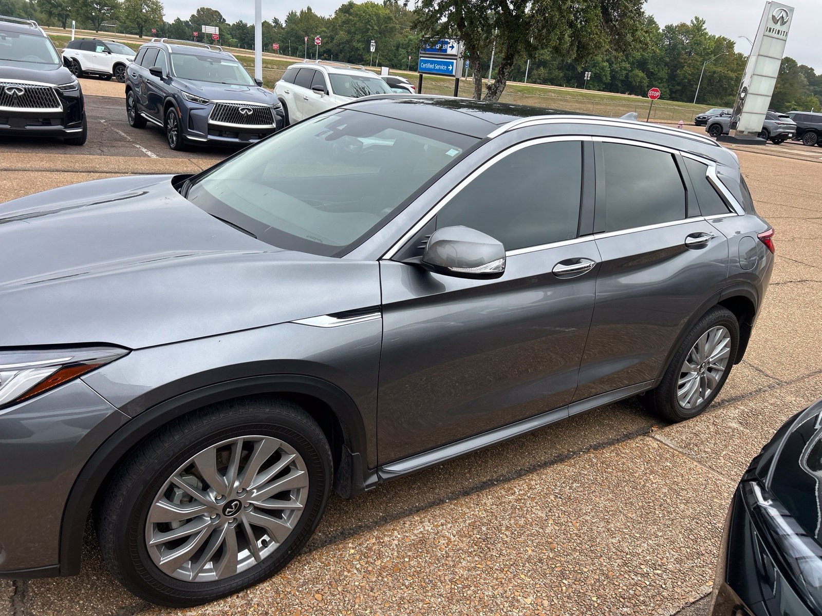 Used 2023 INFINITI QX50 Luxe AWD/4WD image 2