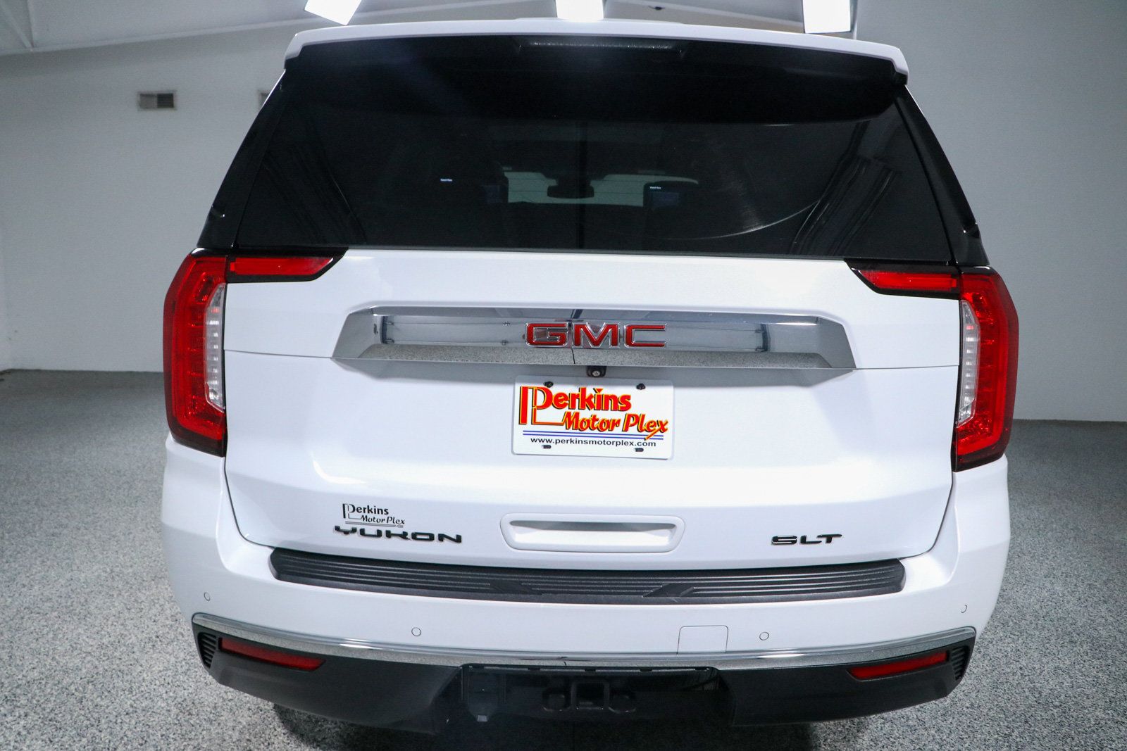 Used 2023 GMC Yukon SLT w/ SLT Premium Package AWD/4WD image 8