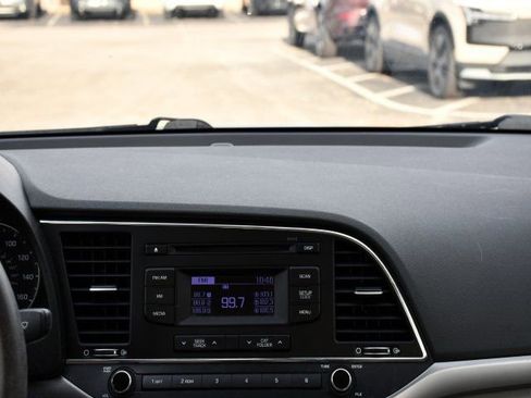 Used 2017 Hyundai Elantra SE w/ Cargo Package image 19