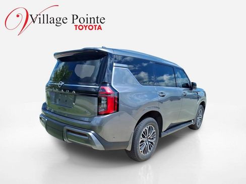 Used 2025 Nissan Armada SL AWD/4WD image 4
