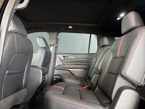 Used 2025 Chevrolet Traverse RS w/ LPO, Floor Liner Package FWD image 11