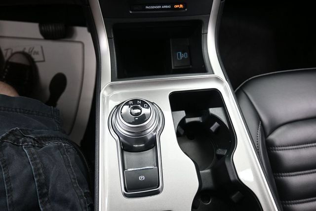 Used 2024 Ford Edge SEL AWD/4WD image 11