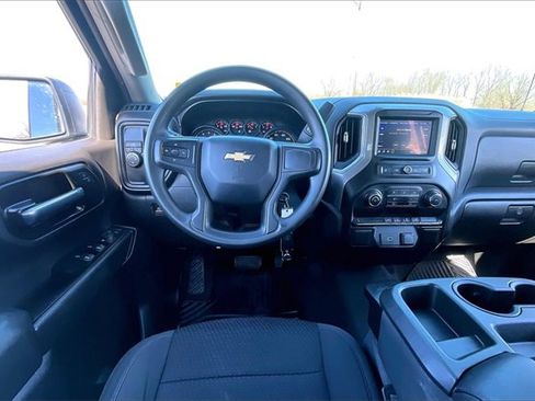 Used 2020 Chevrolet Silverado 1500 Custom w/ Custom Value Package image 9