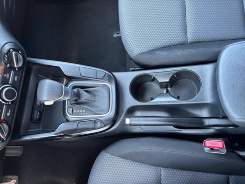 Used 2025 Kia Soul LX w/ LX Technology Package FWD image 39