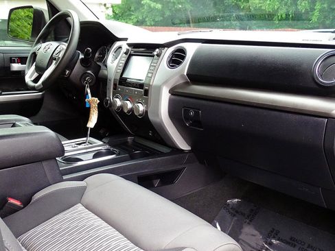 Used 2017 Toyota Tundra SR5 AWD/4WD image 33