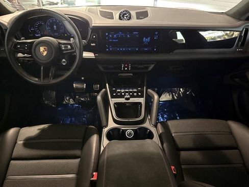 Certified 2025 Porsche Cayenne GTS AWD/4WD image 18