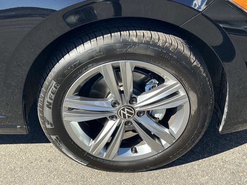 Certified 2024 Volkswagen Jetta SE w/ Panoramic Sunroof Package image 27