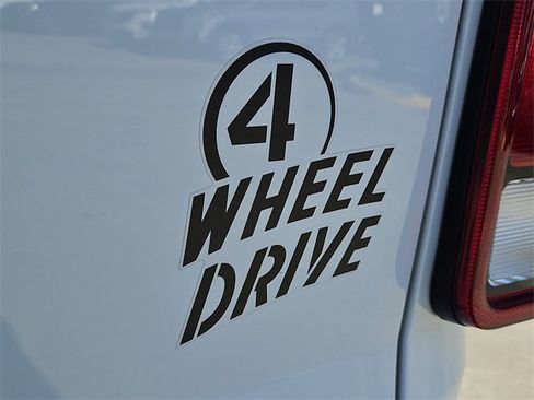 Used 2022 Jeep Gladiator Willys image 9