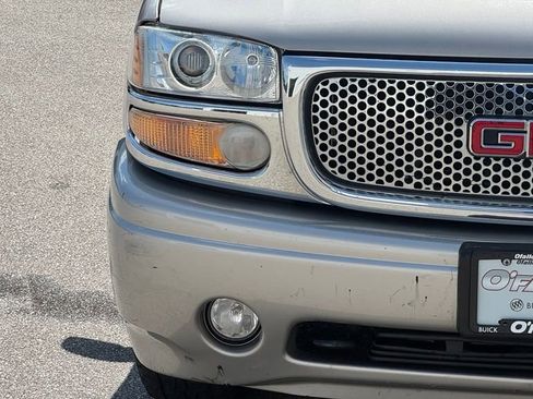 Used 2004 GMC Yukon XL Denali AWD/4WD image 8